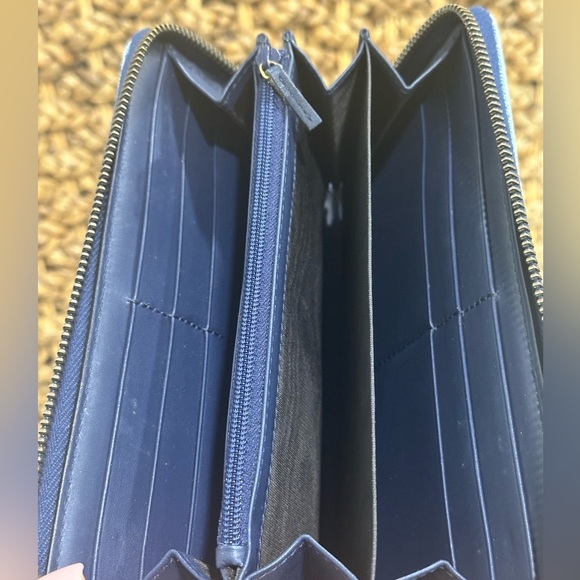 Gucci Marmont Light Distressed Denim Zip Around Wallet - Picture 11 of 11